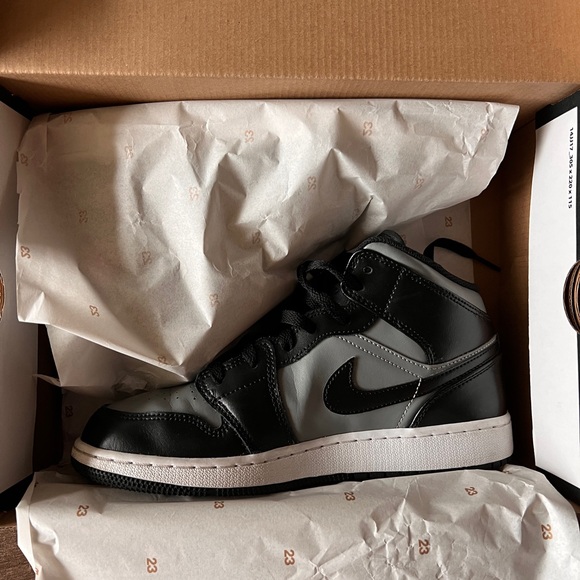 Nike Air Jordan 1 Mid GS “Shadow” Sneakers Size Y6.5 - Picture 7 of 9
